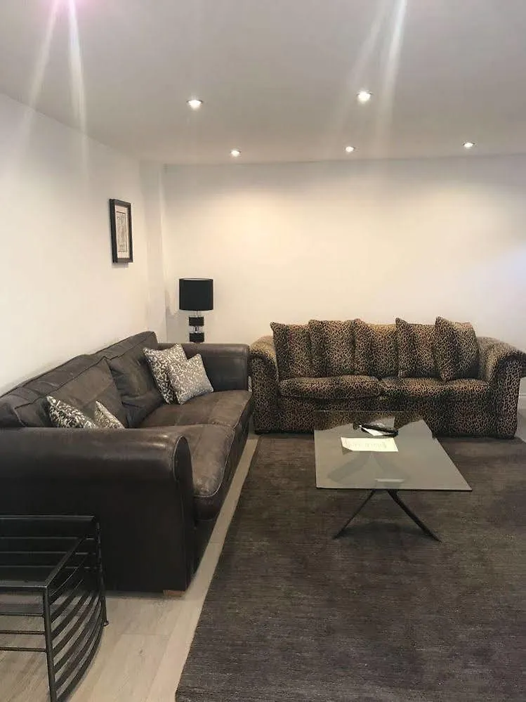 ****  Cathedral 73 Hotel Cardiff United Kingdom