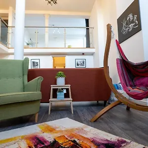 Stunning Mezzanine Near Centre Cardiff