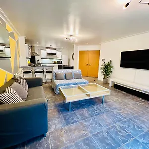 Lush Gated Bay Flat With Fast Wifi & Parking Cardiff