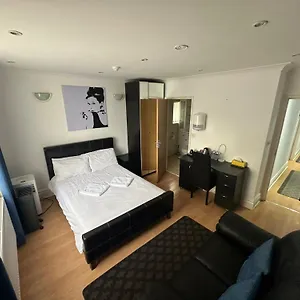 3 Luxury En-suite Bedrooms Cardiff