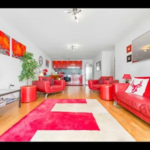 Stunning Spacious With Free Parking Cardiff